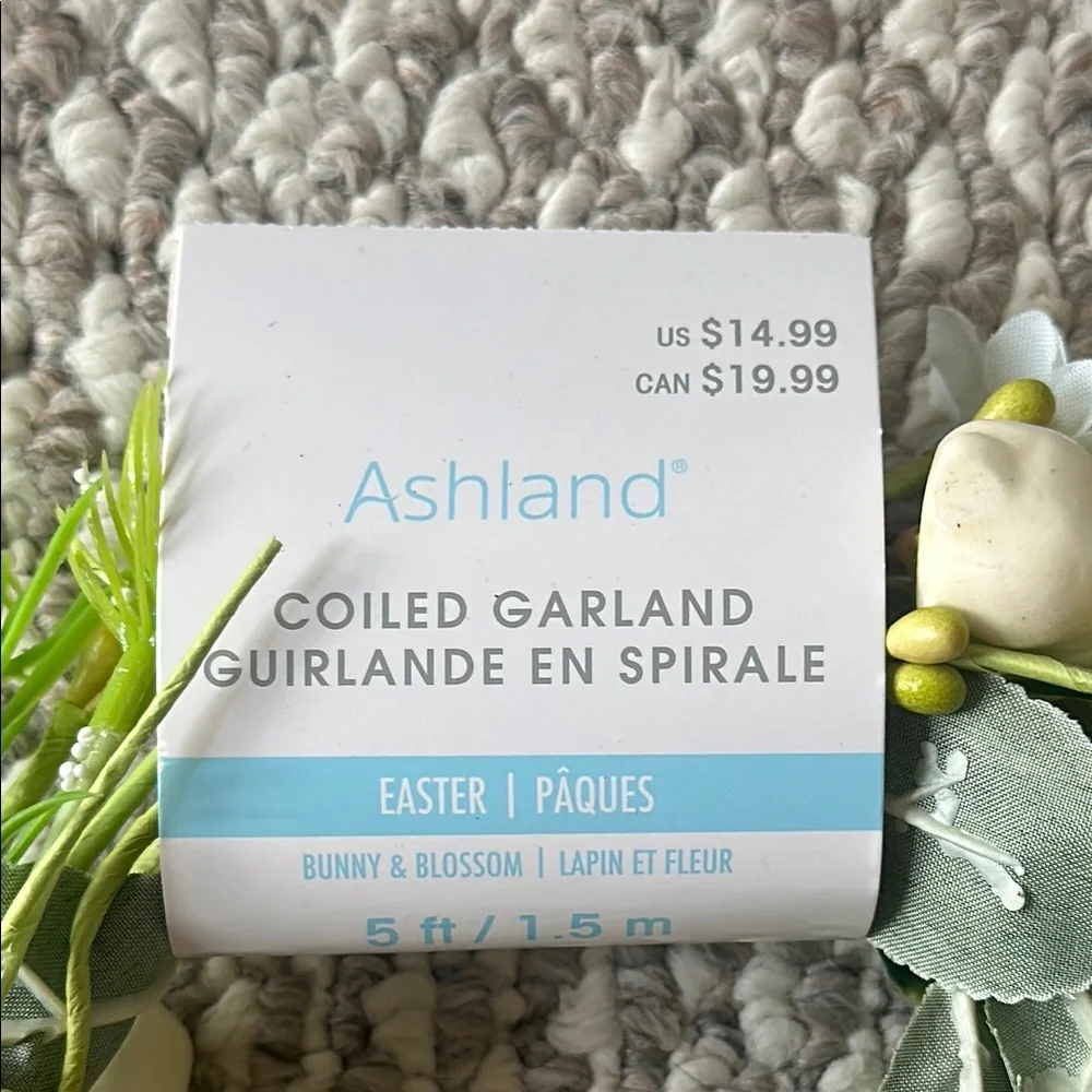 Ashland Green and White Floral Garland